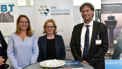 Natascha Kohnen am Stand des Bayerischen Baugewerbes Natascha Kohnen am Stand des Bayerischen Baugewerbes